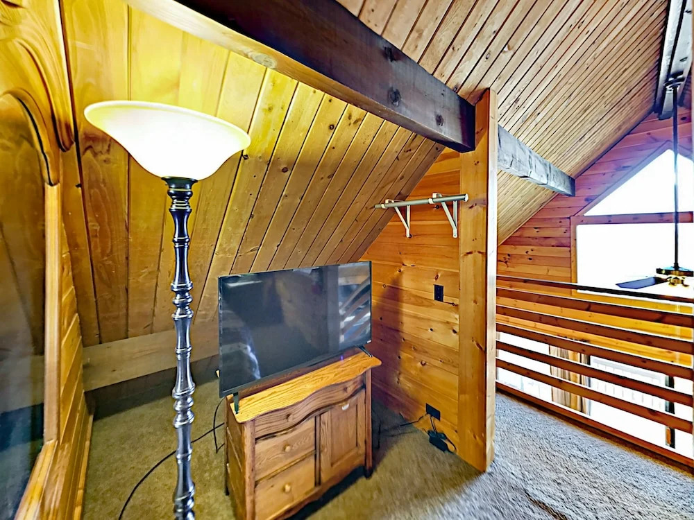 Chalet W/ Epic Mountain Views & Hot Tub 3 Bedroom Cabin