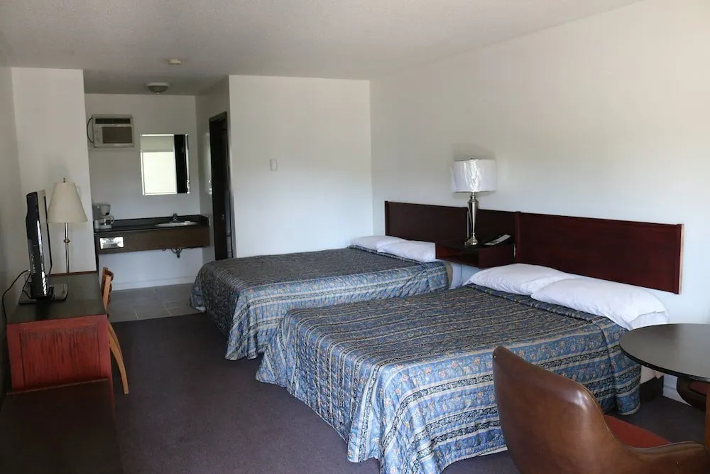 Country Squire Motor Inn