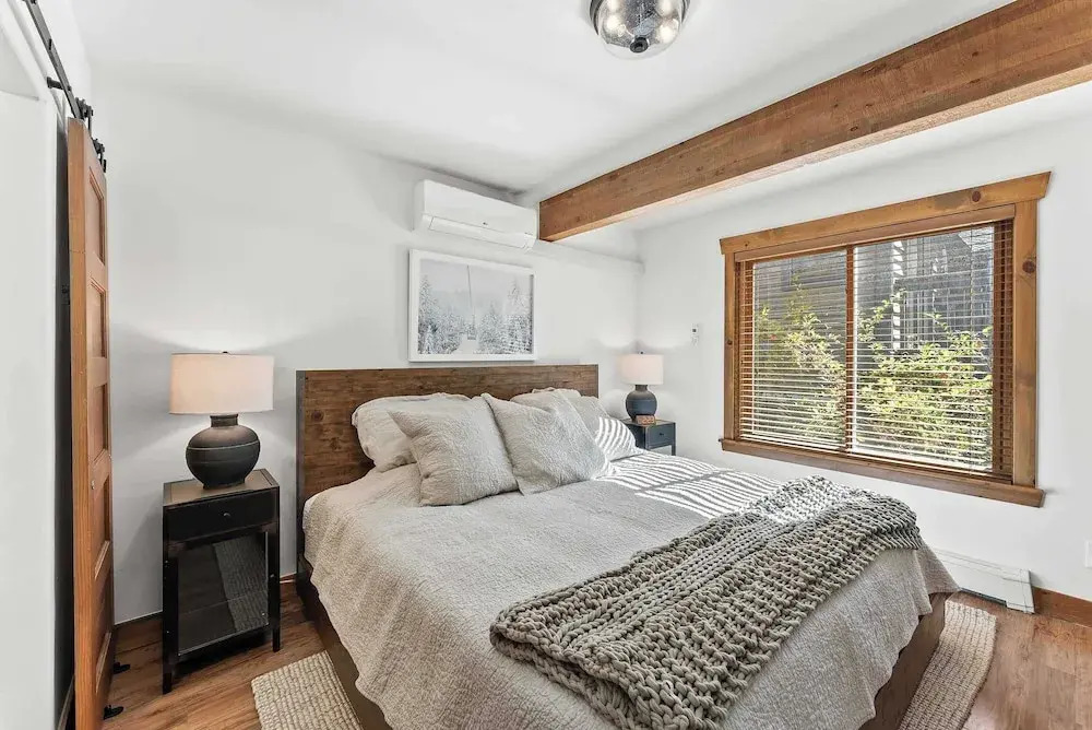 Updated 2 BDR Condo Walk to Deer Valley & City!