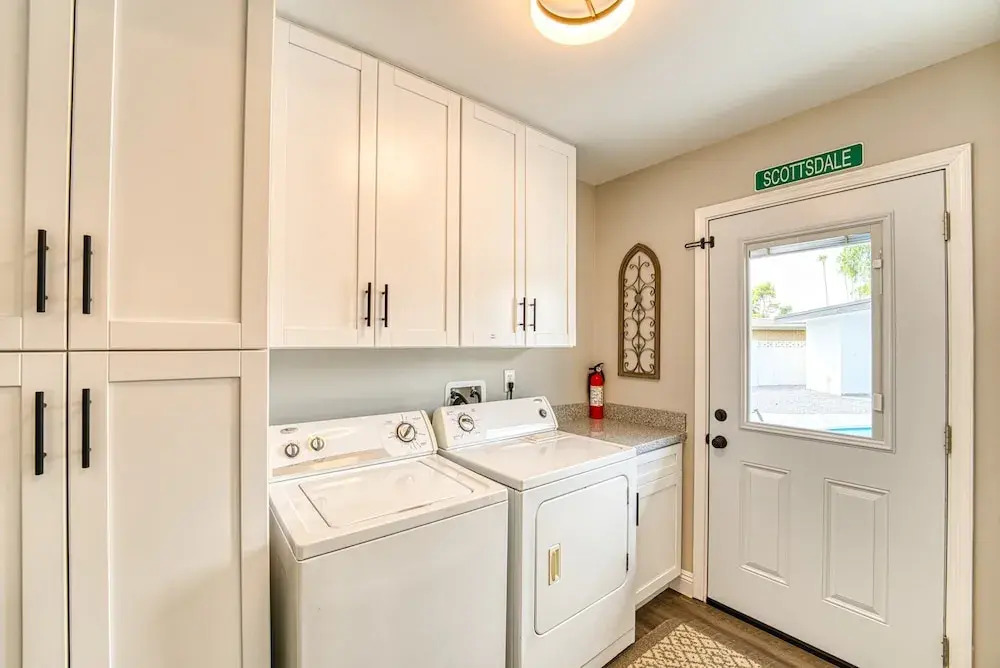 3BR Sleeps 8 Pool Putting Green BQQ Large Island!