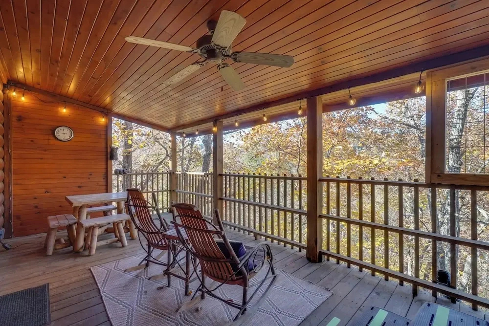 Gatlinburg Scenic Cabin w/ Hot Tub 2 Mi to Dtwn