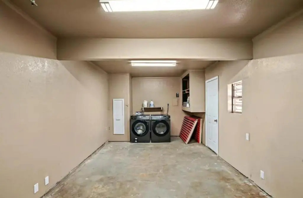 Pet Friendly 3BR 15BA w 65 TVs Nearby Shopping - Birchwood