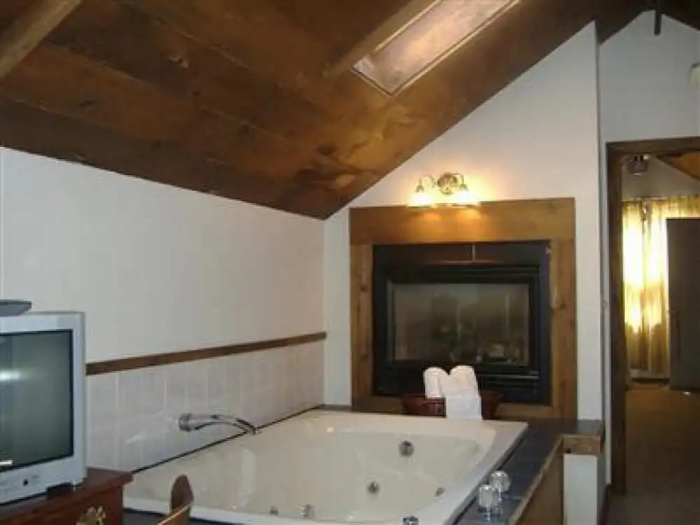 Sturbridge Country Inn
