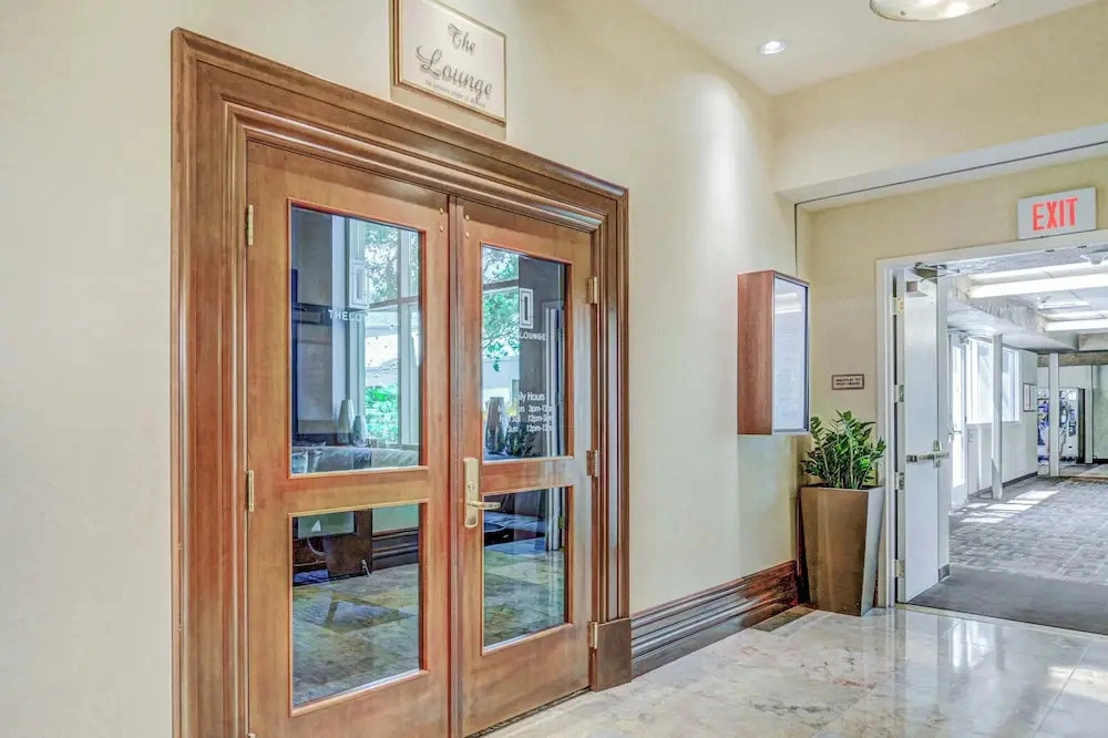 Incredible Studio Strip Views 10609