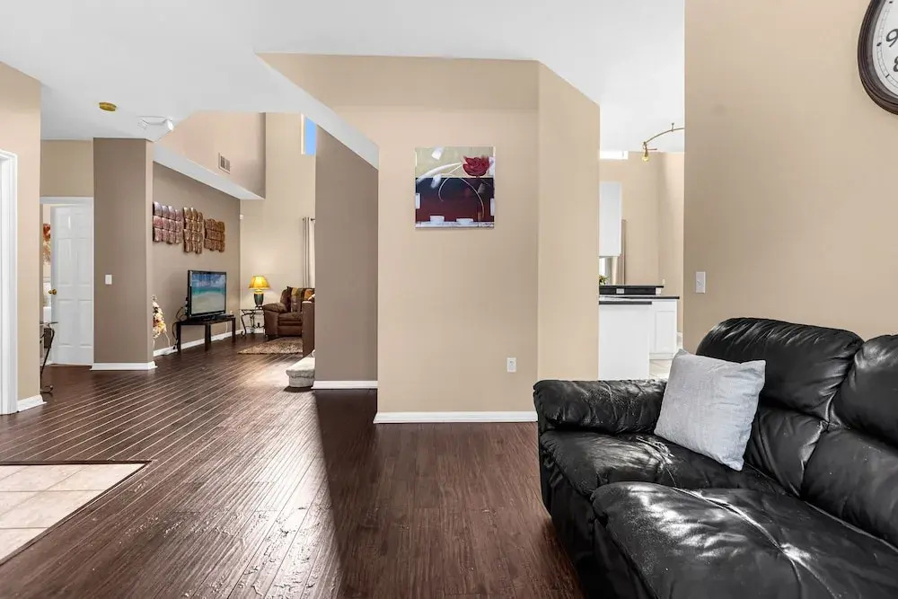 Upstay Home w Pool Hot Tub Patio - Pet Friendly