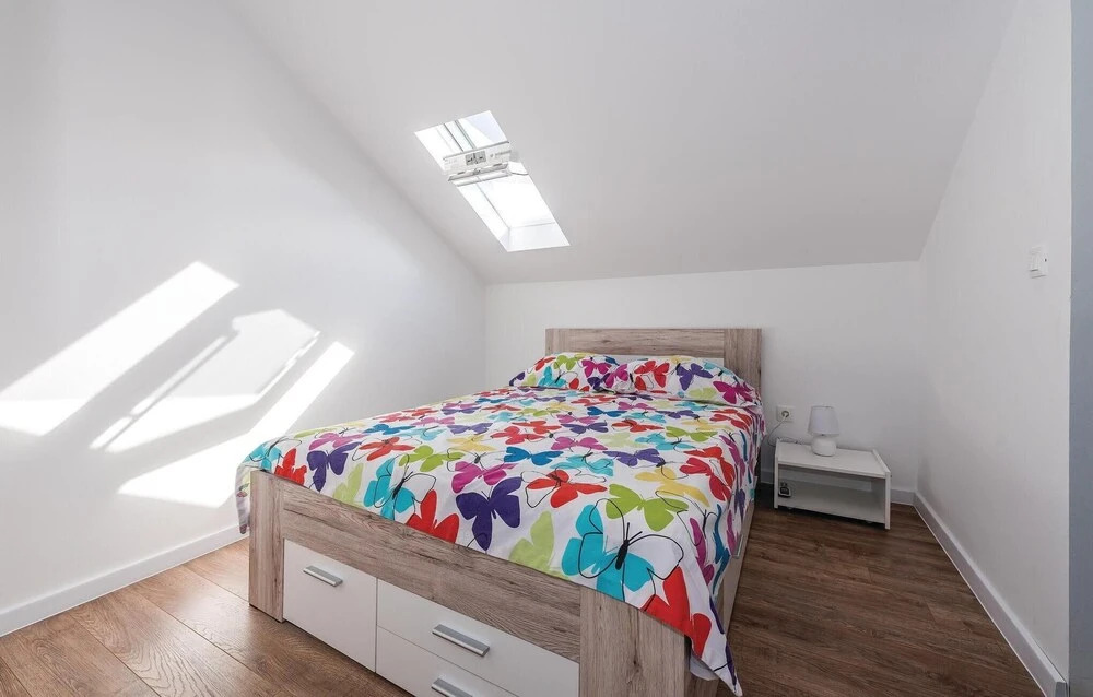 Amazing Home in Brodarica With Wifi and 6 Bedrooms