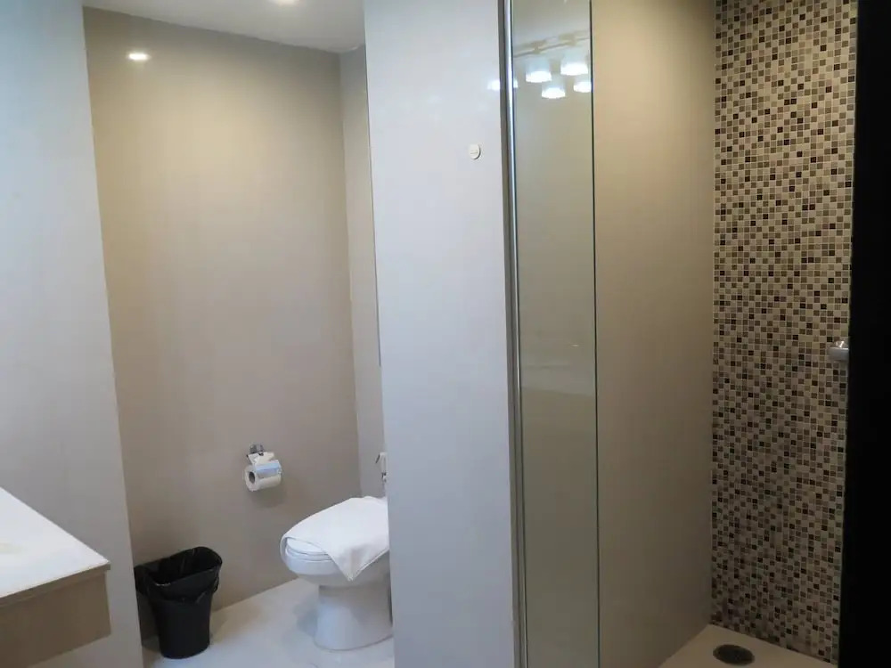 7D - 3 Bedroom Downtown Apartment With Shared Pool