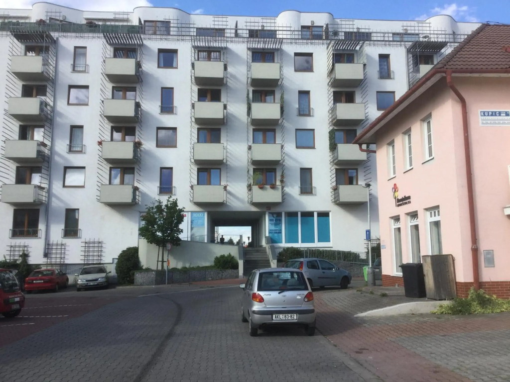 Sunny Two-story Apartment Kyje