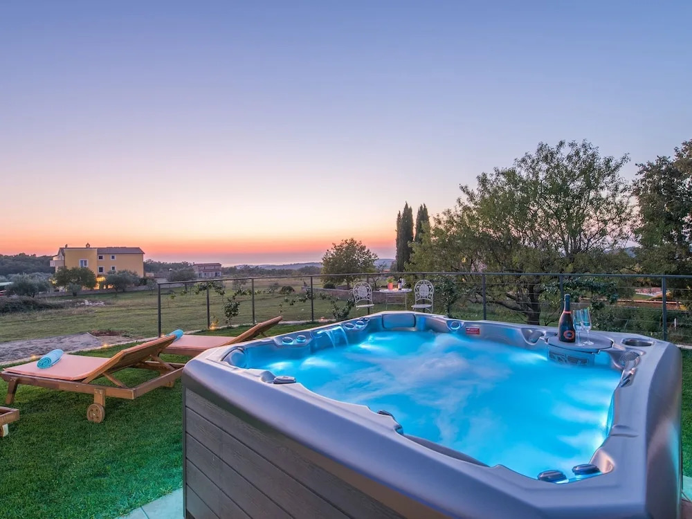 Wonderful, Modern Villa With Pool, Whirlpool and Garden, Near Rovinj