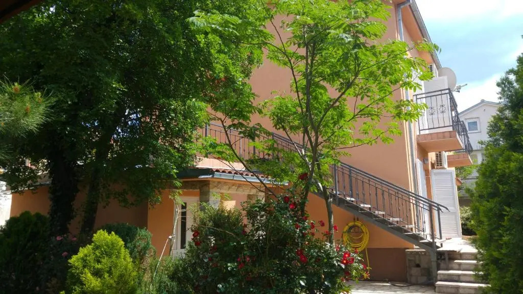 Apartments Eden
