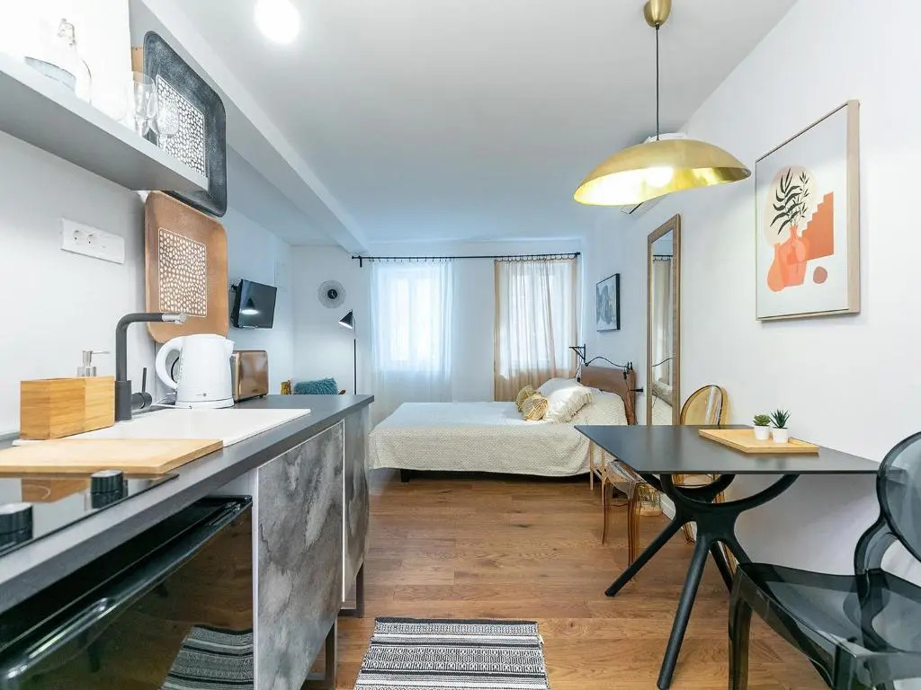 Stylish Studio Apartment by Irundo