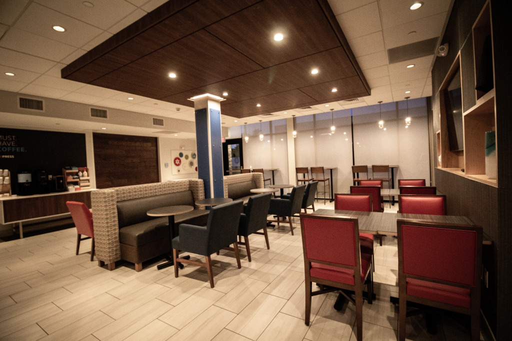 Holiday Inn Express & Suites - Boston South - Randolph by IHG