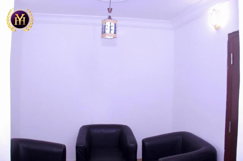 Yais Hotel and Suites