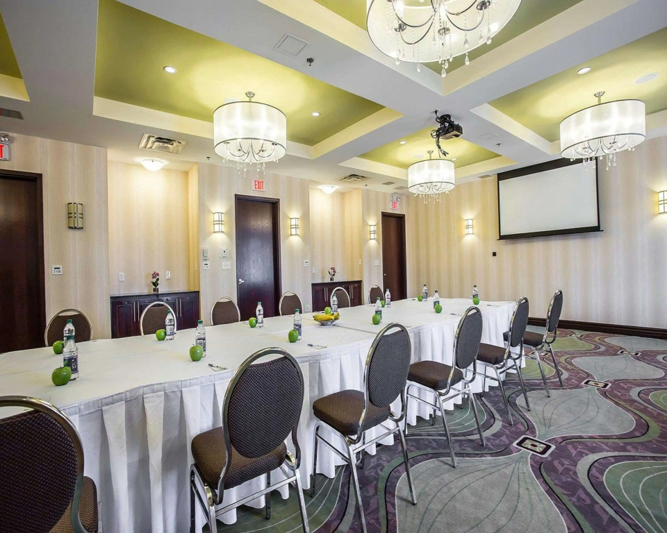 Comfort Hotel Bayers Lake