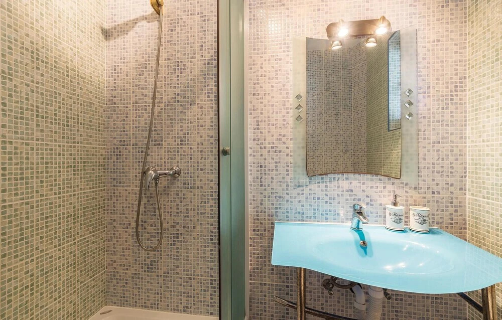 Amazing Apartment in Liznjan With 1 Bedrooms, Wifi and Outdoor Swimming Pool