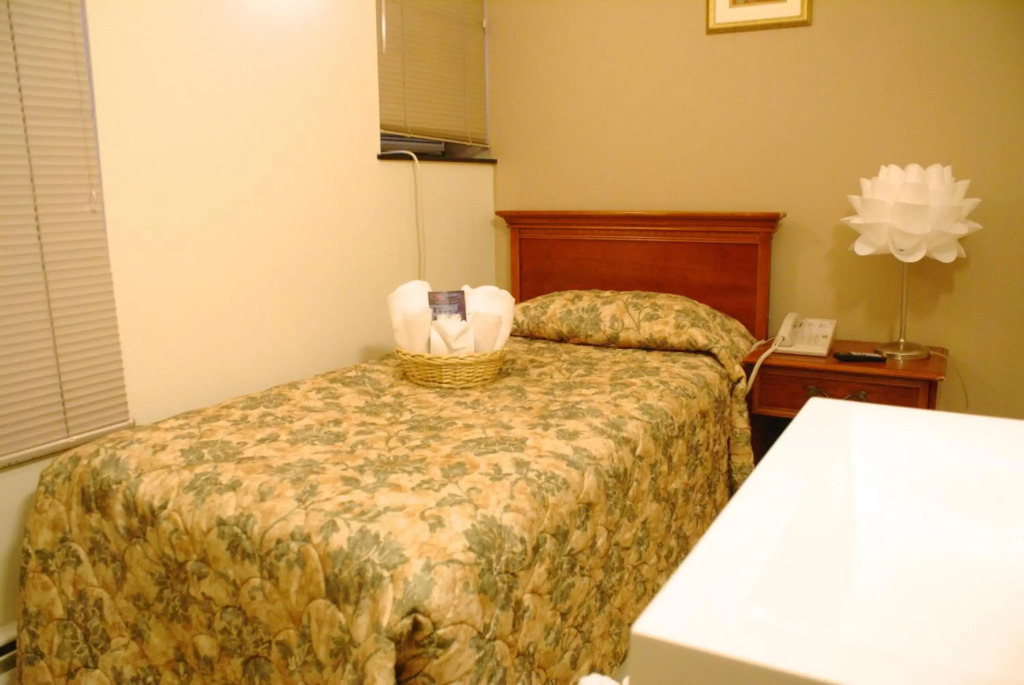 Americana Inn