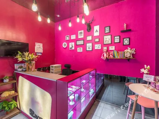 Zhiling Homestay (Five Star Street City Center)