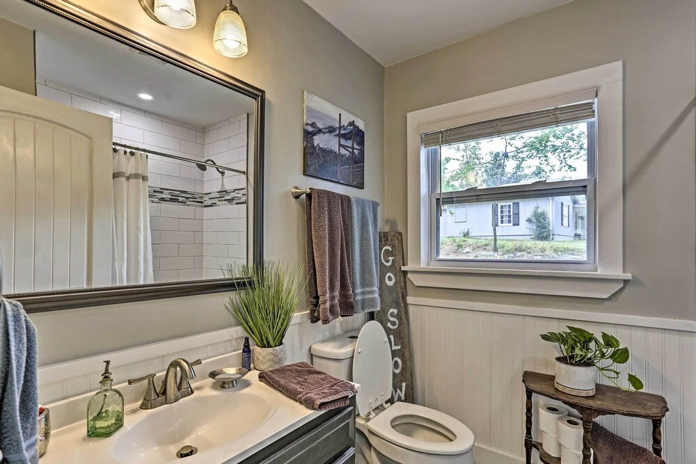 Family-friendly Escape ~ 6 Mi to City Center!