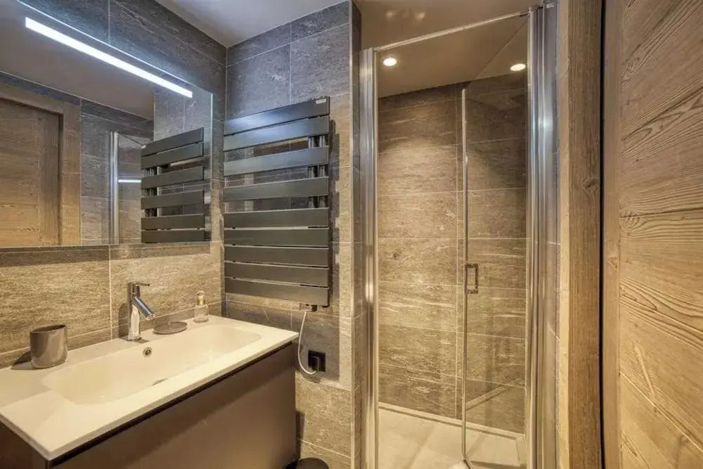 Luxurious 4-room Apartment With Swimming Pool, Gym, spa and Parking