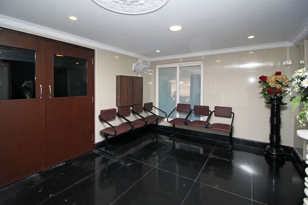 OYO Flagship 469 Nungambakkam Near US Consulate