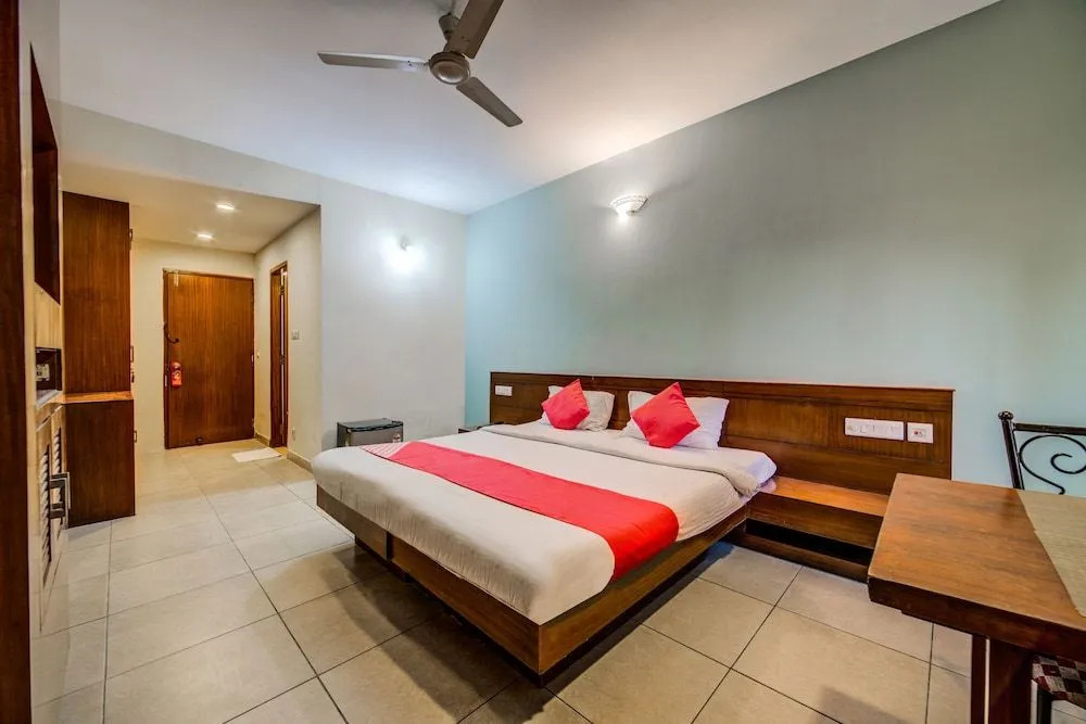 OYO 18529 Hallmark Inn Jubilee Hills
