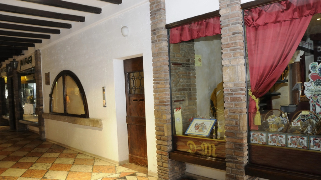 Bs-i633-viem71a1 - Arcimboldo House 2 2