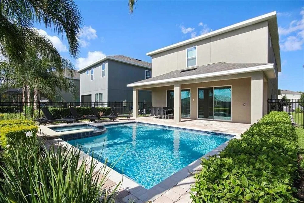 Reunion Daisy 6 Bedroom Home with Private Pool