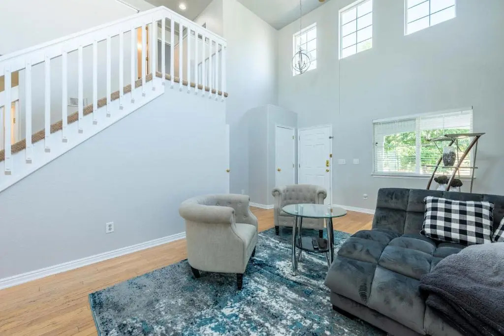 Spacious 4 bedroom 3.5 bathroom residential property