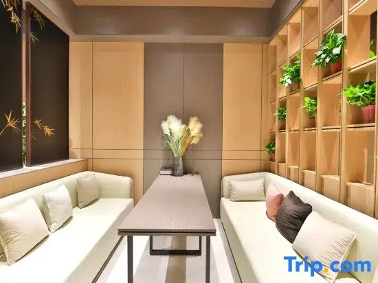 Yilong Hotel (Jilin Railway Station Fortune Plaza)