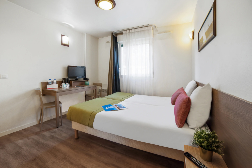 Comfort Aparthotel Versailles, St Cyr lEcole