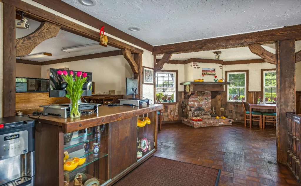 Auld Holland Inn