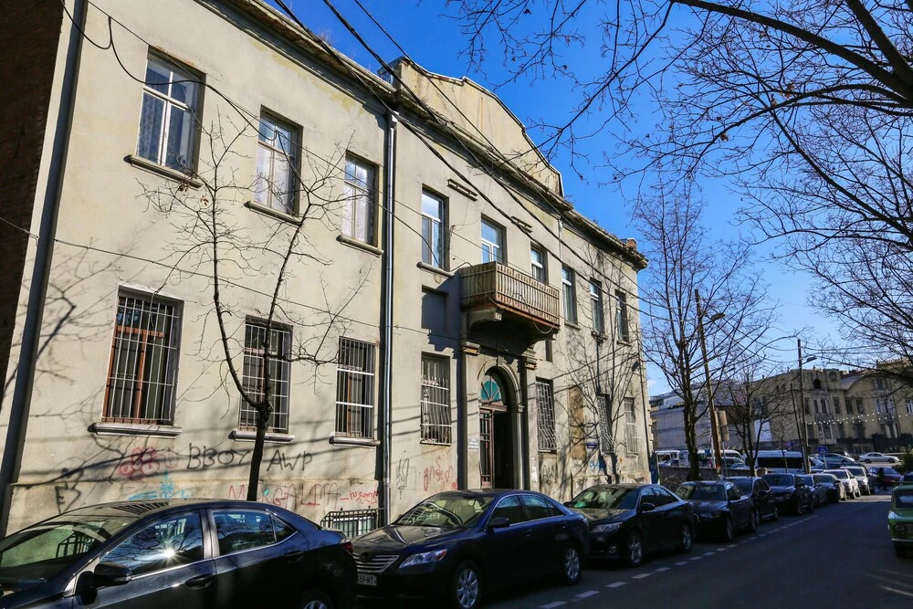 Hosthub 7 Leo Kiacheli Street