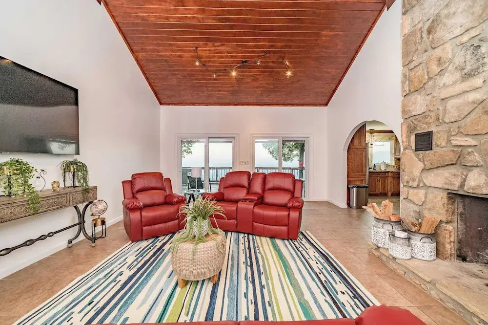Panorama by Avantstay Unparalleled Views, Deck w/ Hottub, Game Room Pool Table