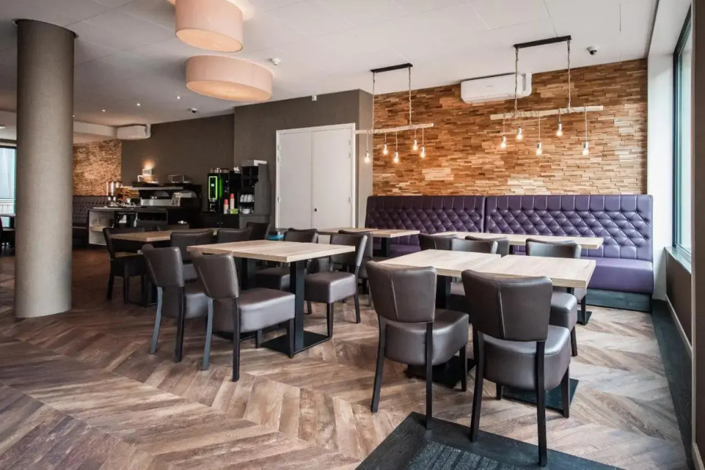 Melrose Hotel