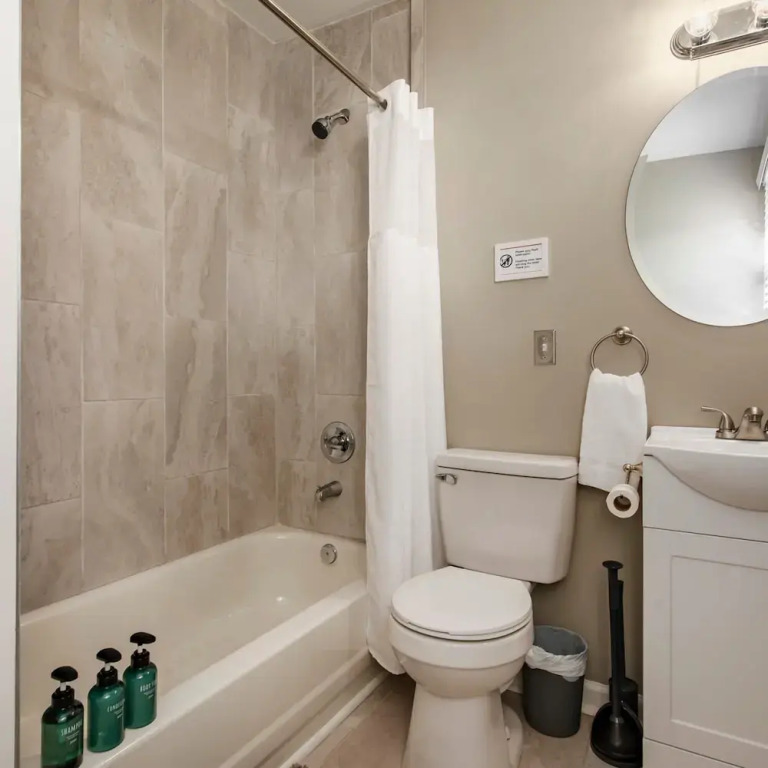 Historic Cozysuites 4BR 2BA With Modern Touches