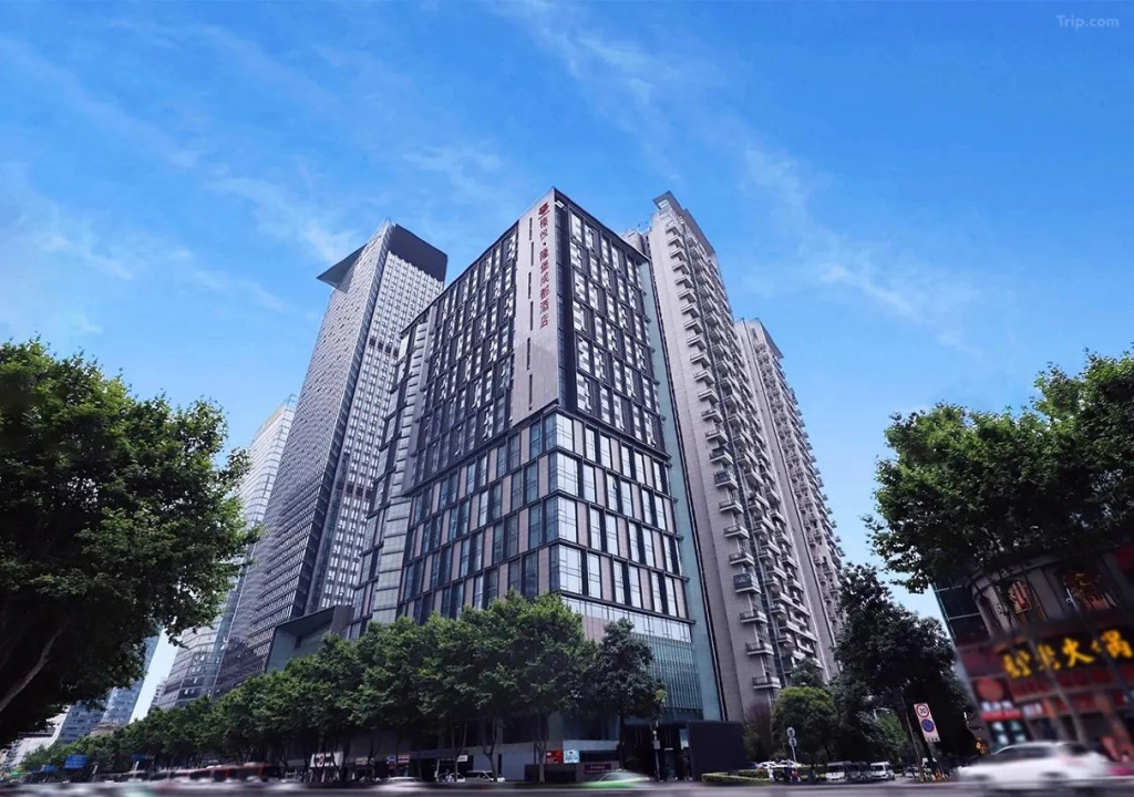 Отель Zhenyue Longbao Chengdu Taikoo Li Branch Chunxi Road