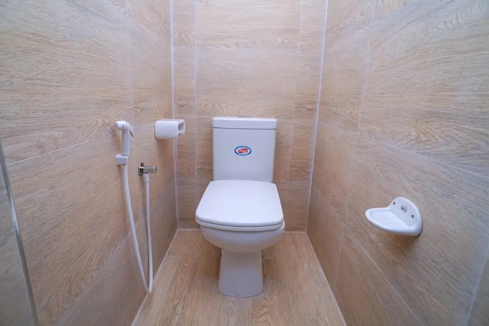 Oyo 390 Surf Sea Breeze Land Side