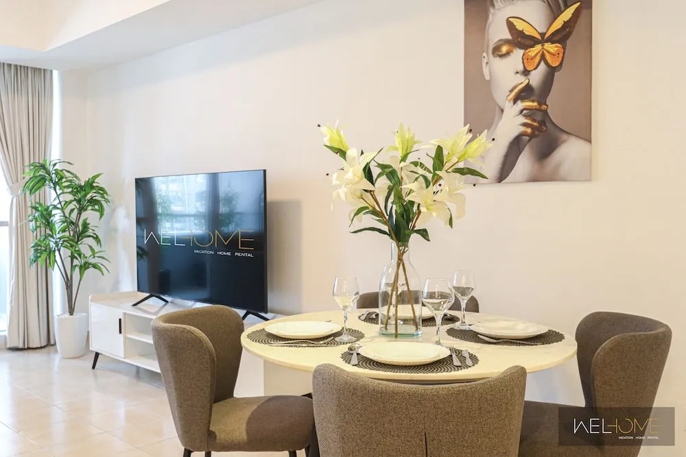 WelHome - Mesmerizing 1BR Apartment in Damac Waves A