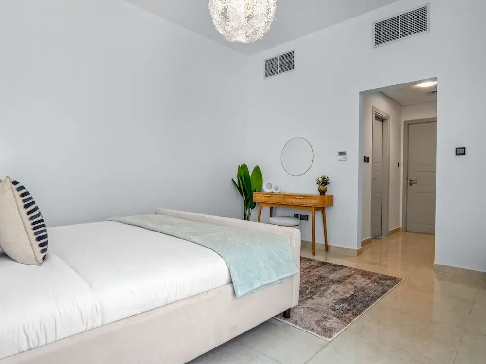 Easygo-upgraded 1bdr Polo Residence