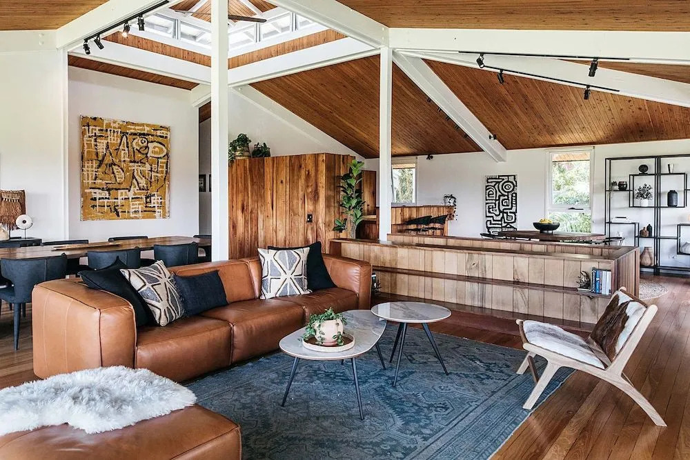 Cape Breeze - 5 BR home with headland views