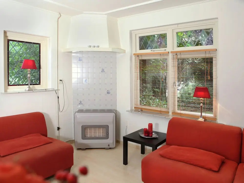 Holiday Home With Roofed Terrace, Barbecue & Garden in Bentelo