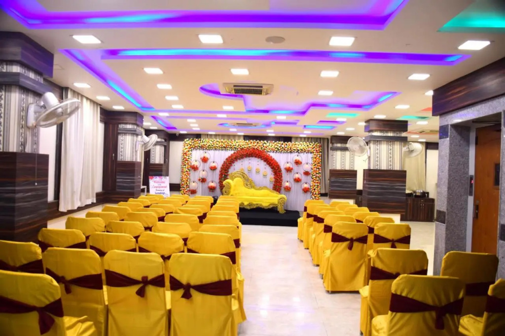 Hotel Anand International