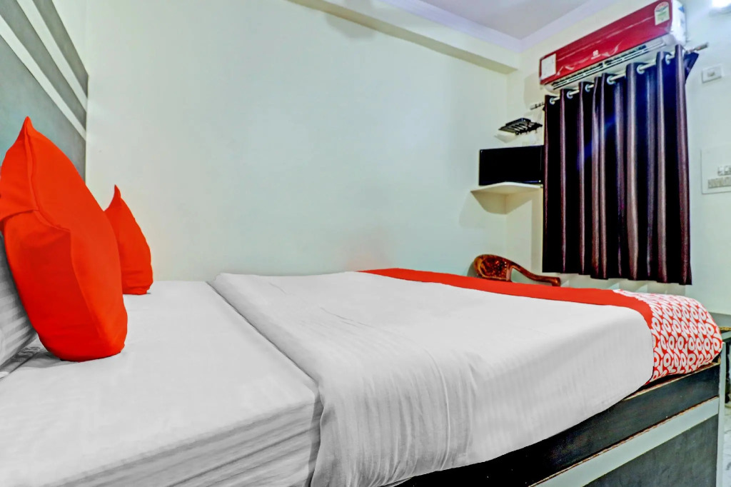OYO 77893 Hotel Gopal
