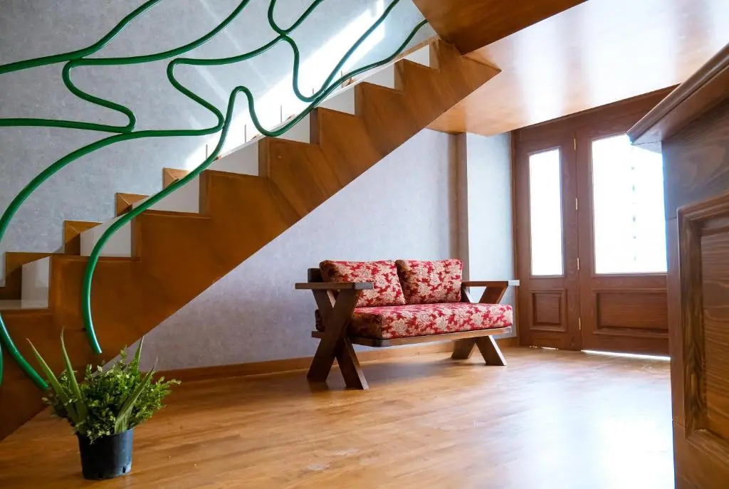 Ledina Hotel