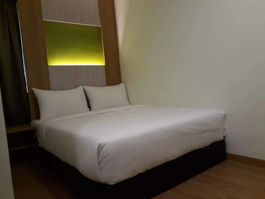 OYO 89571 Eco Palace Hotel