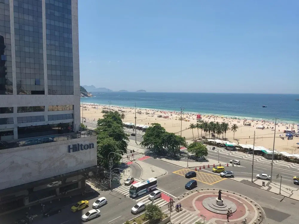 Lindo apto reformado com vista - C044