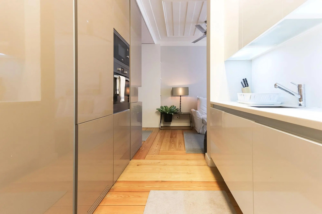 Bedroom in a Modern Apartment in Chiado in a Shared House