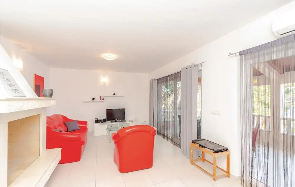 3 Bedroom Lovely Home In Blato