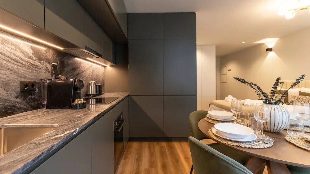 RUAH Apartments by LovelyStay