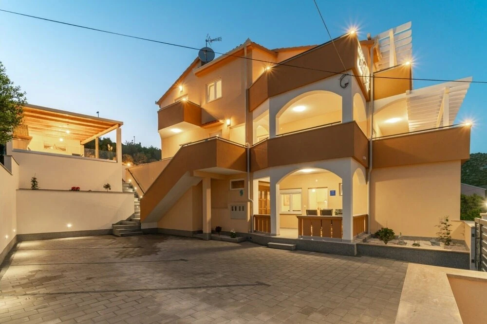 Apartments Lux 3